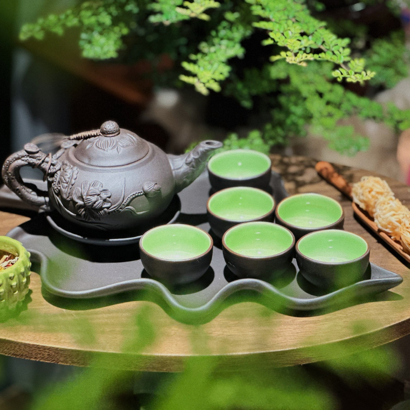 bo tra hoa sen den dap noi kem khay la